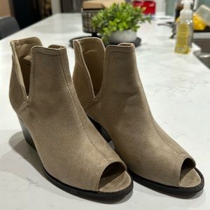 Like new!! Peep toe ankle boots size 7.